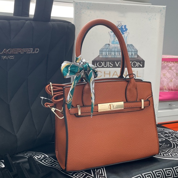 🌟Caramel Color Satchel Tote Bag with Gold Accents🌟NWT also can be crossbody - Picture 3 of 9